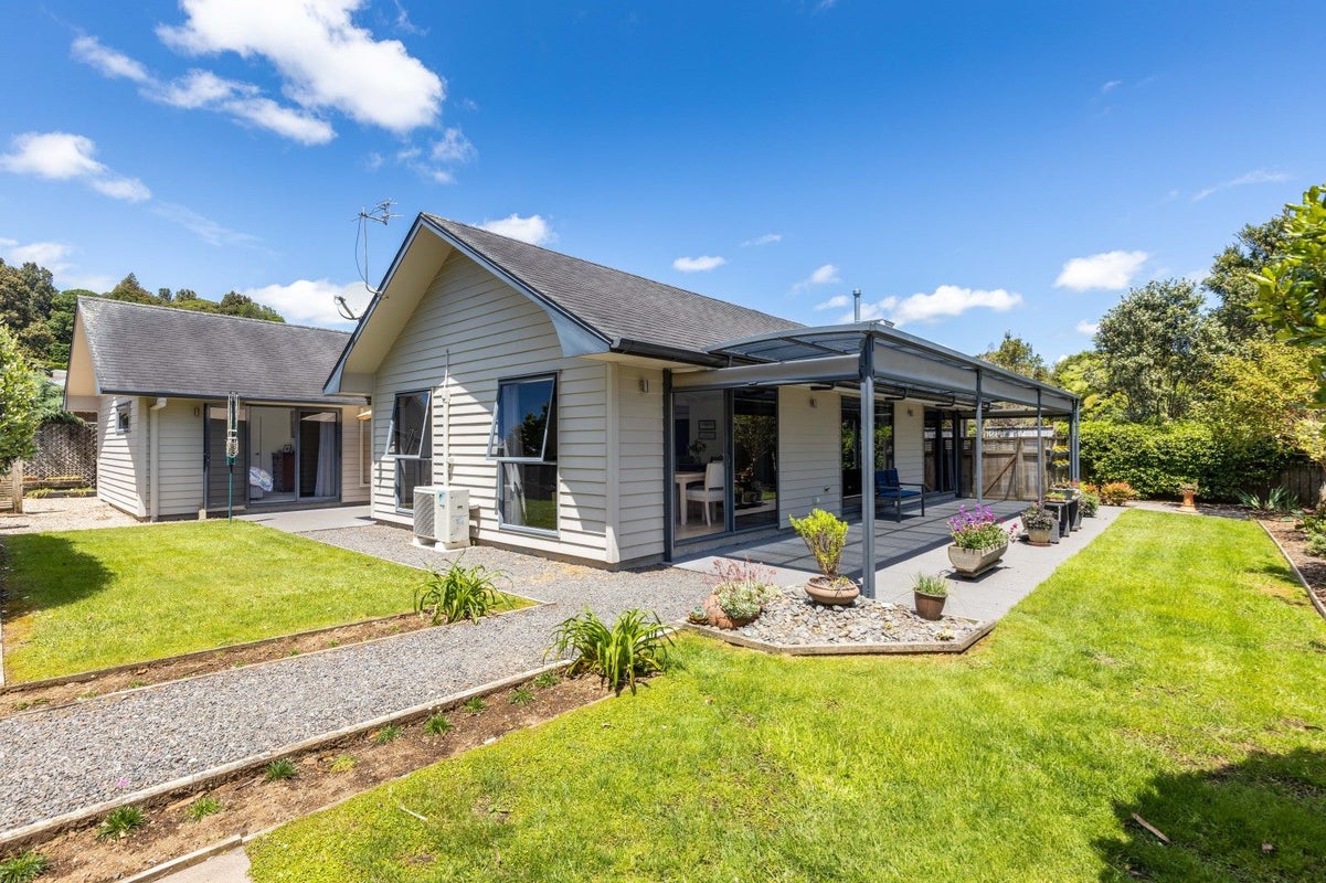 13 Ainslee Street, Highlands Park, New Plymouth - Carousel 2