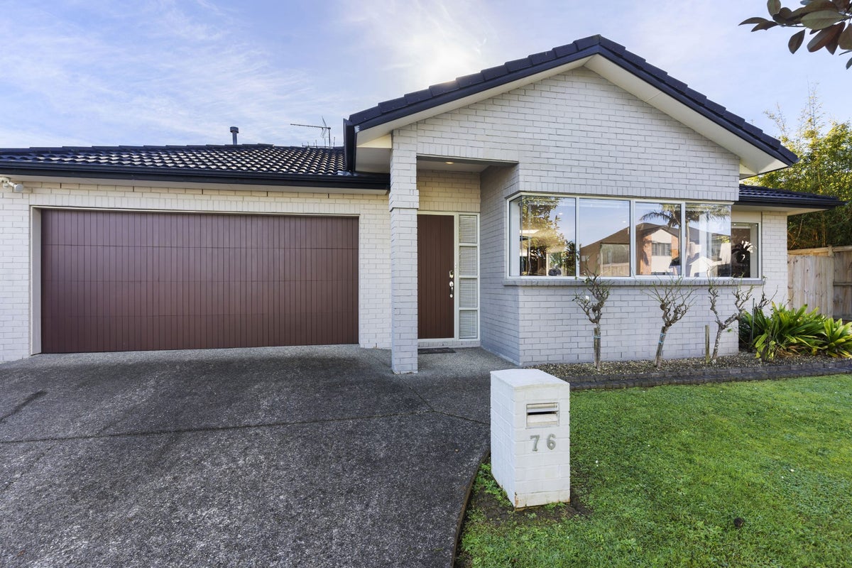 76 Baverstock Road, Flat Bush, Auckland - Carousel 1