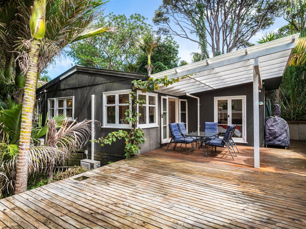 10 Palm Road, Palm Beach, Waiheke Island - Carousel 1