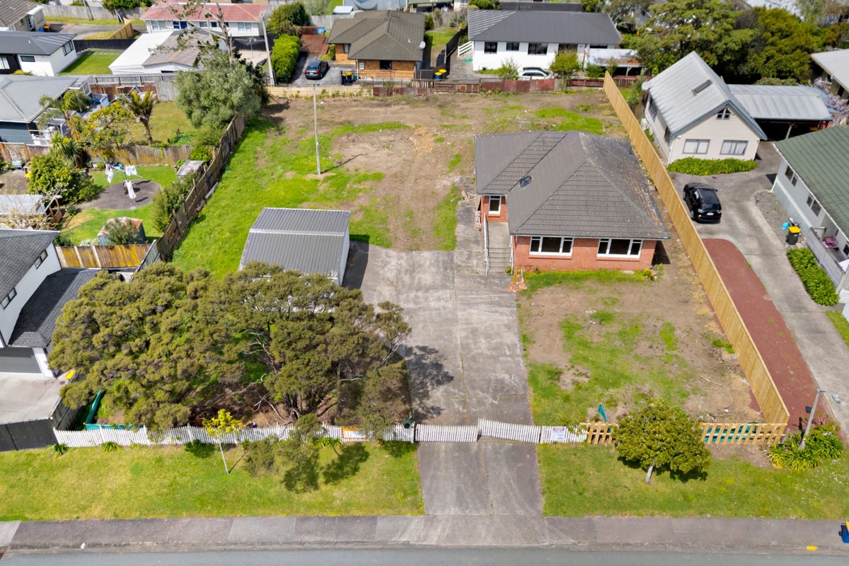 57 Taioma Crescent, Te Atatu Peninsula, Auckland - Carousel 1