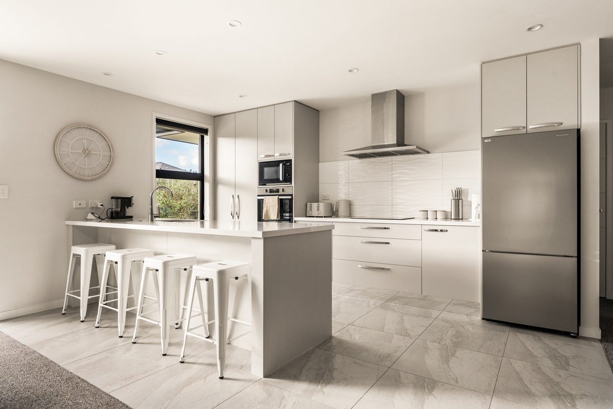 18 Tuaia Street, Pyes Pa, Tauranga - Carousel 1