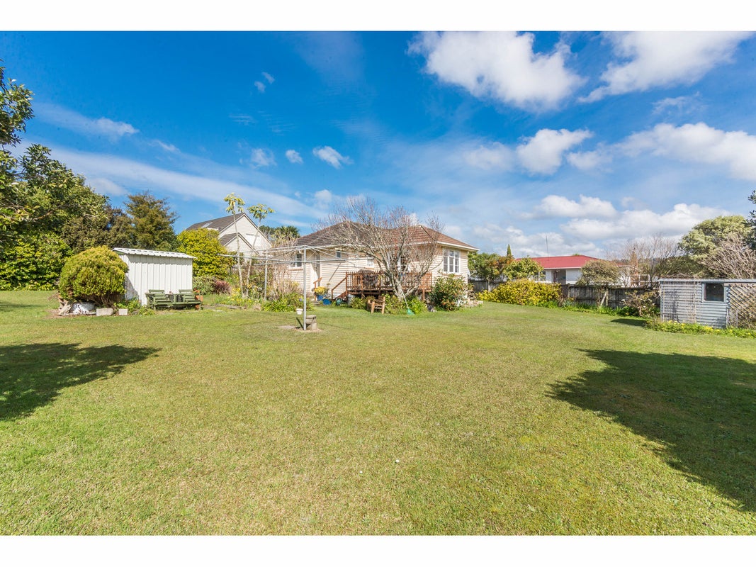 19 Cliff View Drive, Green Bay, Auckland - Carousel 2