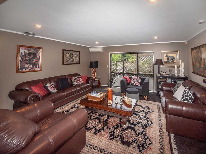 14 Myers Grove, Churton Park, Wellington - Carousel 2