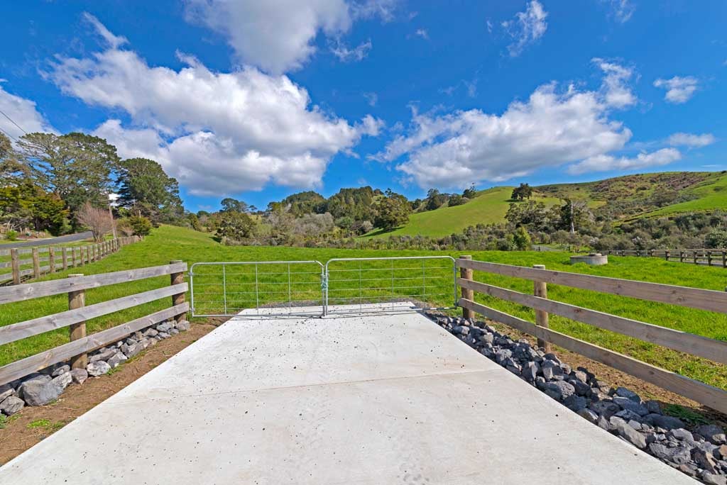 164 Annandale Road, Kumeu - Carousel 1