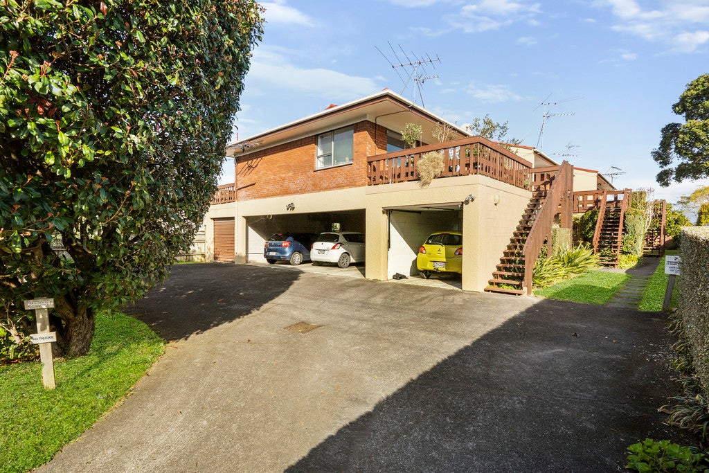 2/19 Jason Avenue, Sandringham, Auckland - Carousel 1