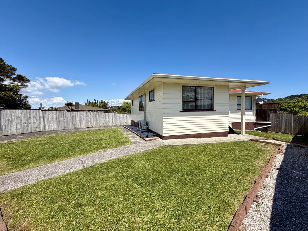 55 La Rosa Street, Green Bay, Auckland - Carousel 1