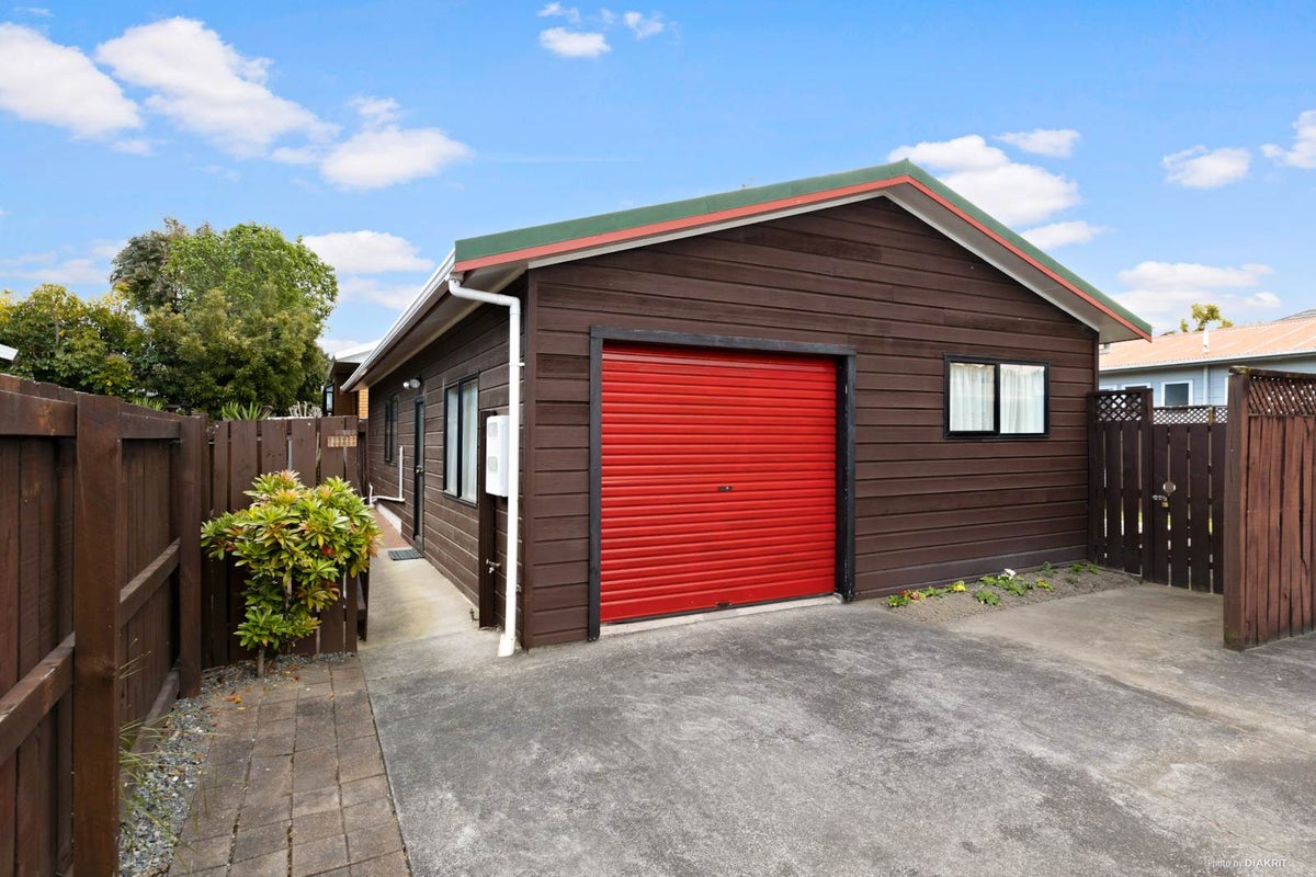 12A Walmer Road, Point Chevalier, Auckland - Carousel 1