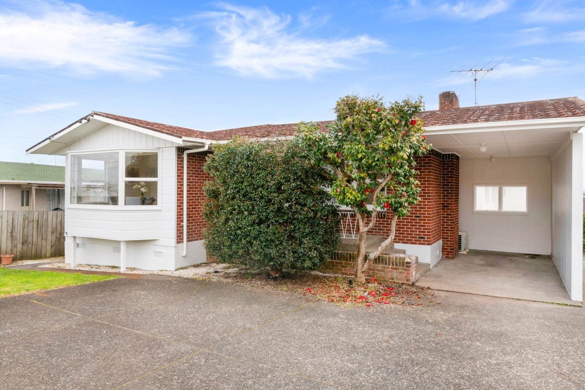 88 Pupuke Road, Hillcrest, Auckland - Carousel 1