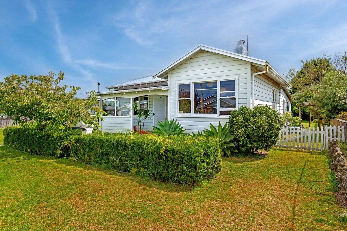 11 Wellington Street, Te Hapara, Gisborne - Carousel 2