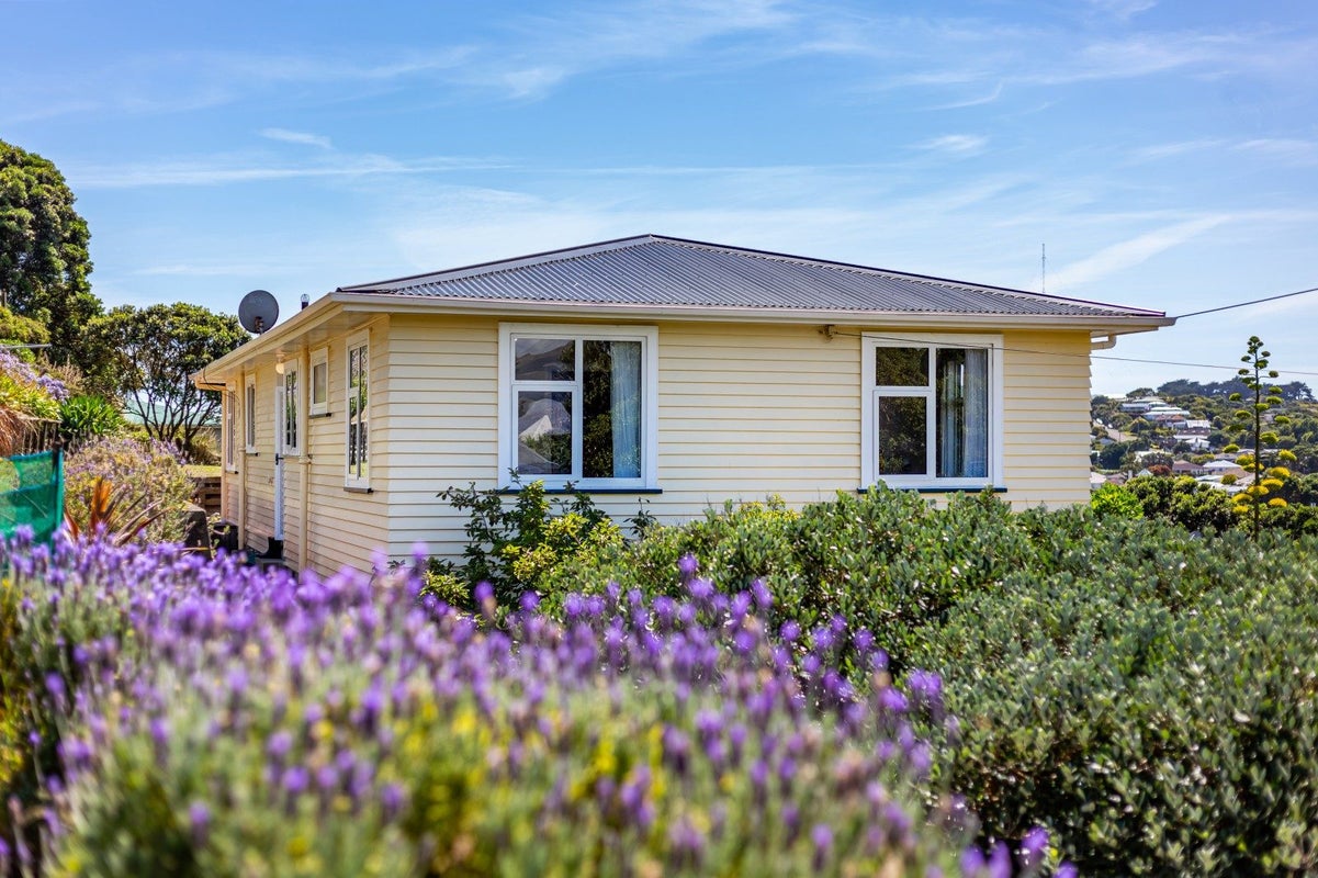 48 Te Pene Avenue, Titahi Bay, Porirua - Carousel 1