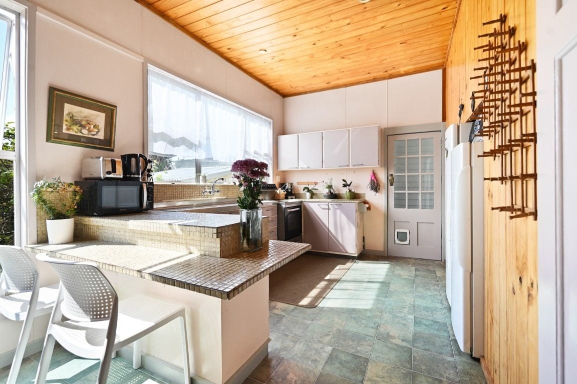 110 Foster Road, Temple View, Hamilton - Carousel 2