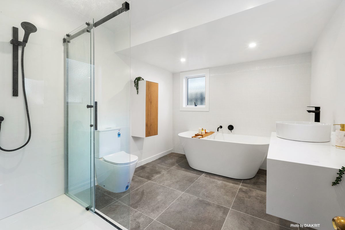 117 Waipapa Road, Hataitai, Wellington - Carousel 1