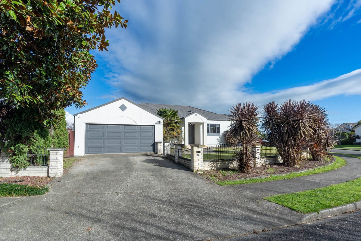 35 Dalfield Place, Highbury, Palmerston North - Carousel 2
