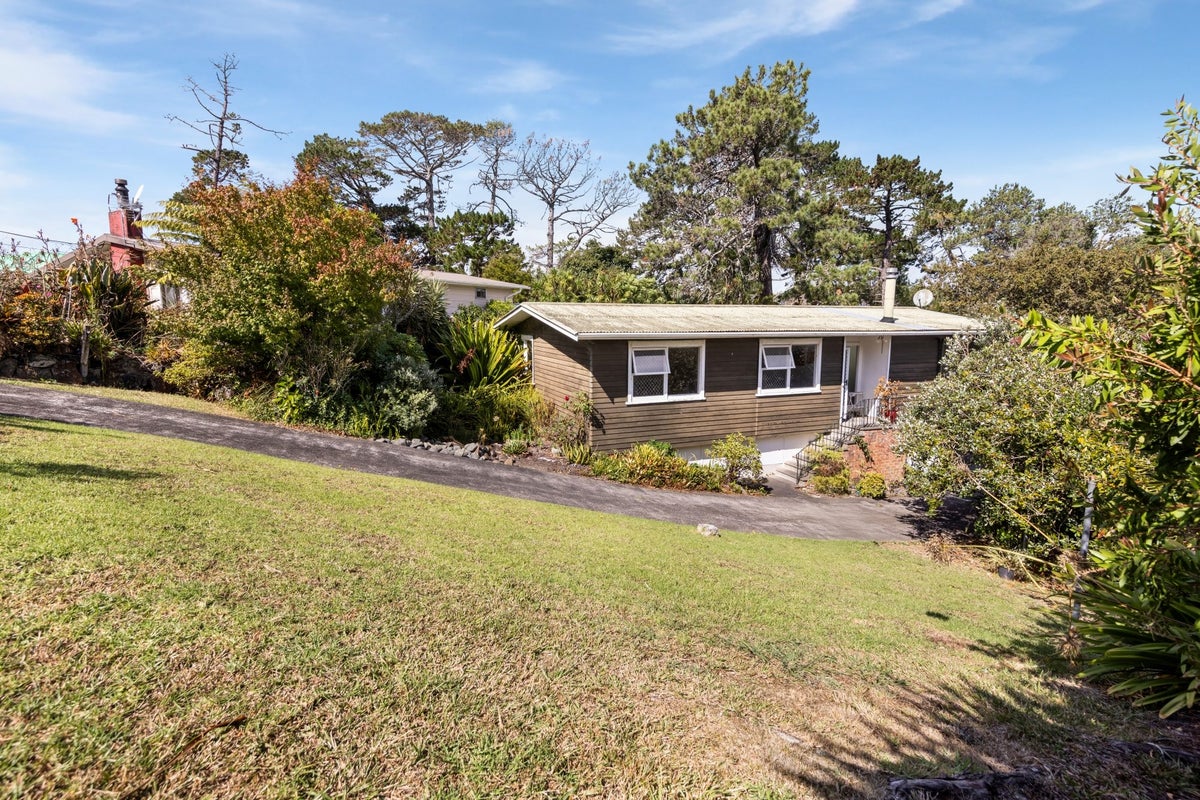 40 Crystal Avenue, Glendene, Auckland - Carousel 1
