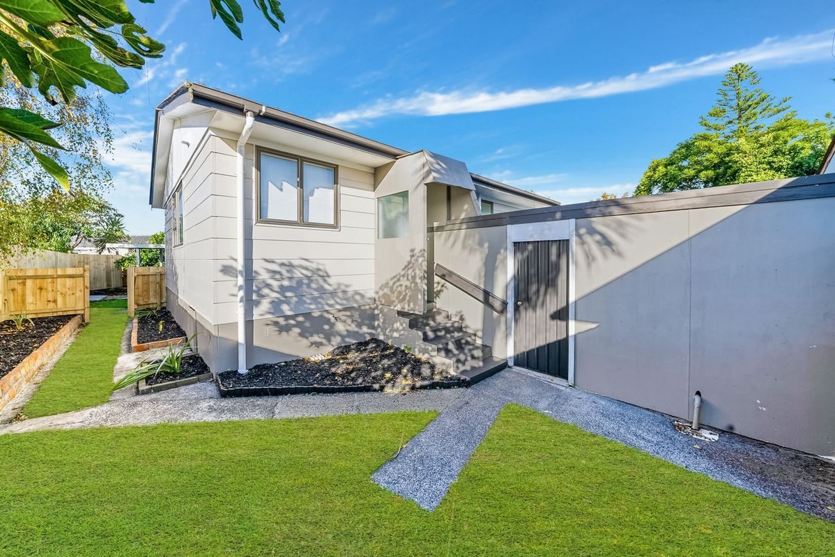 2/7 Mon Desir Place, Manurewa, Auckland - Carousel 11