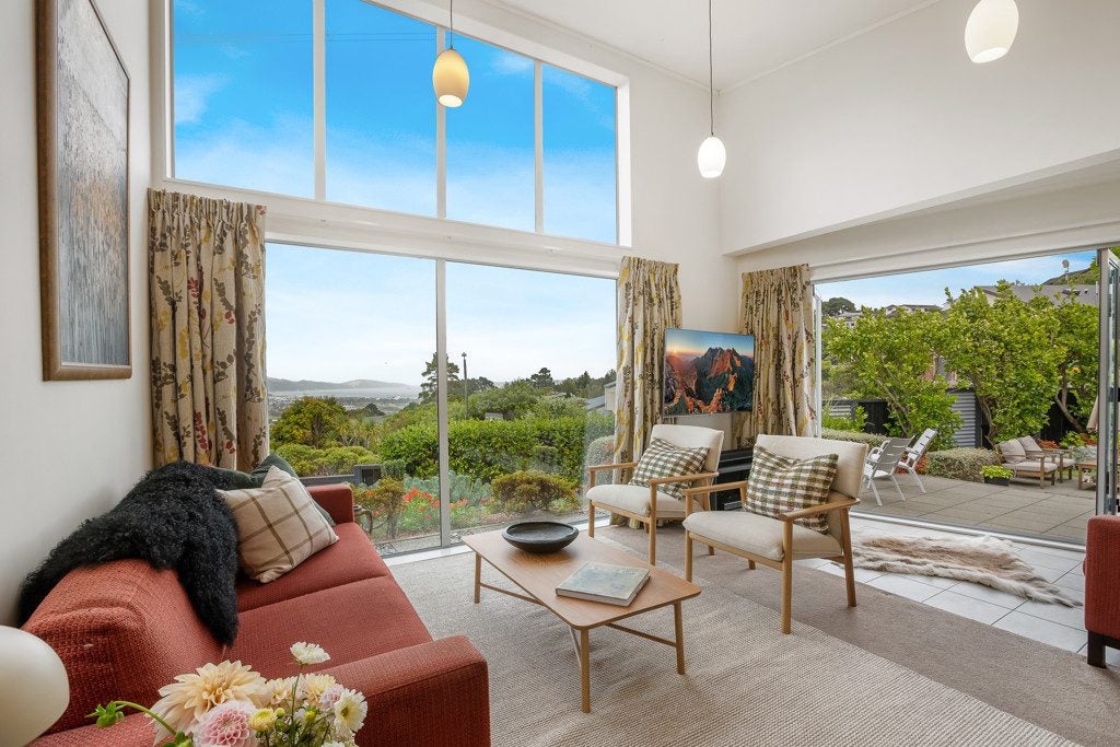 116 Tirohanga Road, Tirohanga, Lower Hutt - Carousel 2