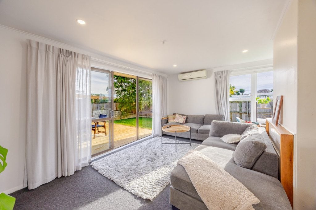 7 Wallis Place, Onekawa, Napier - Carousel 2