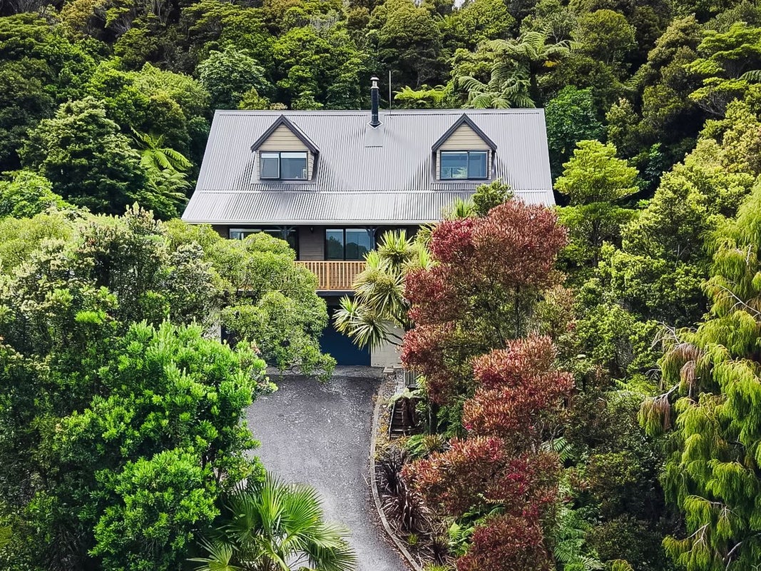 30 Stanton Crescent, Karoro, Greymouth - Carousel 1