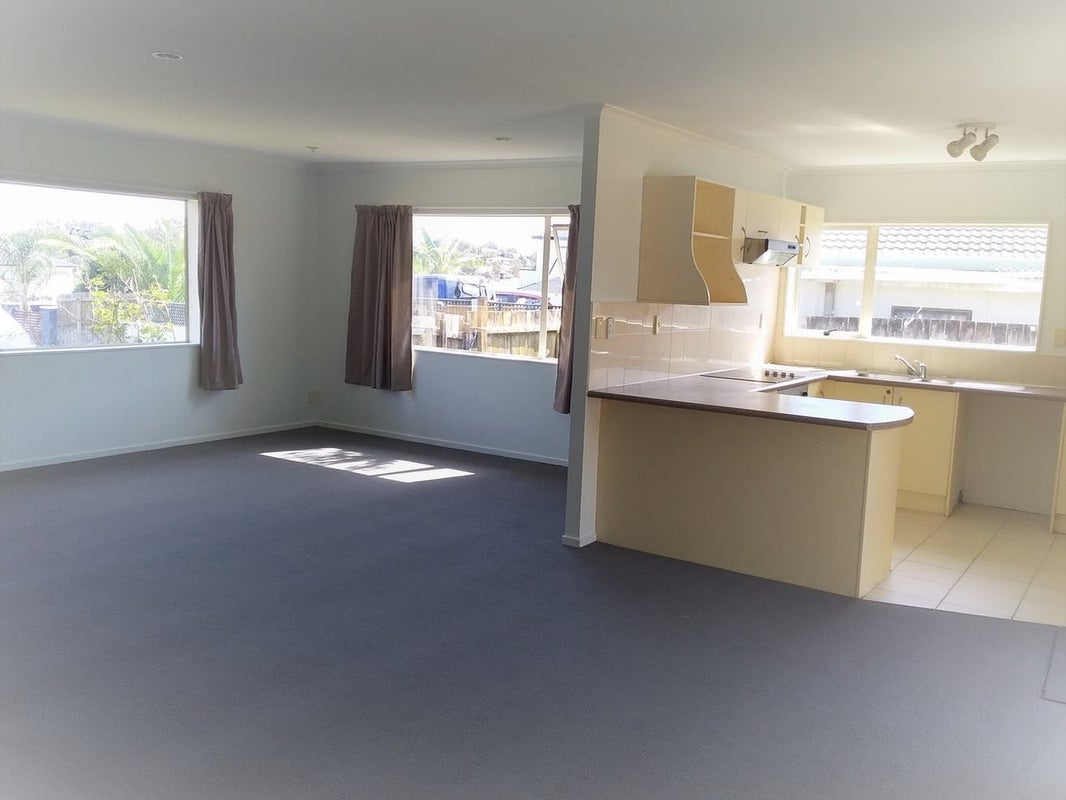 14 Brook Haven Rise, Clendon Park, Auckland - Carousel 2