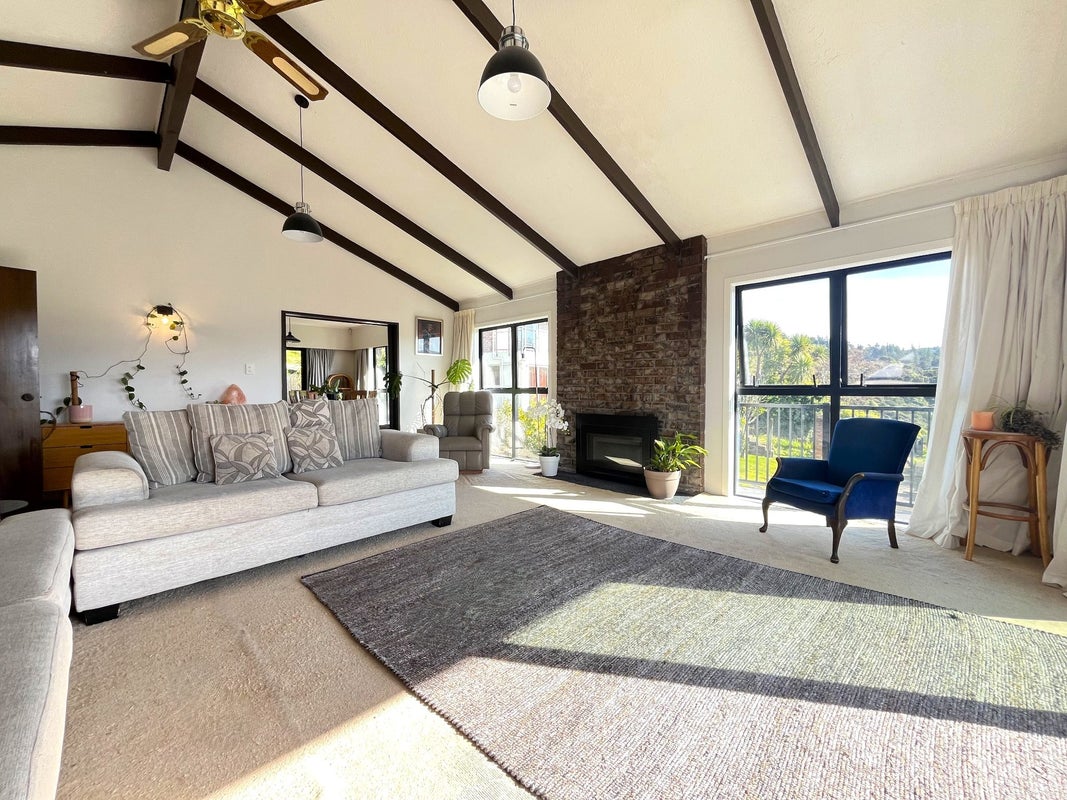 8 Dunleith Grove, Silverstream, Upper Hutt - Carousel 2