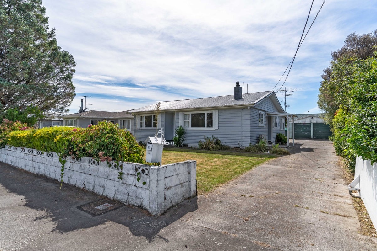 21 Iorns Street, Masterton - Carousel 1