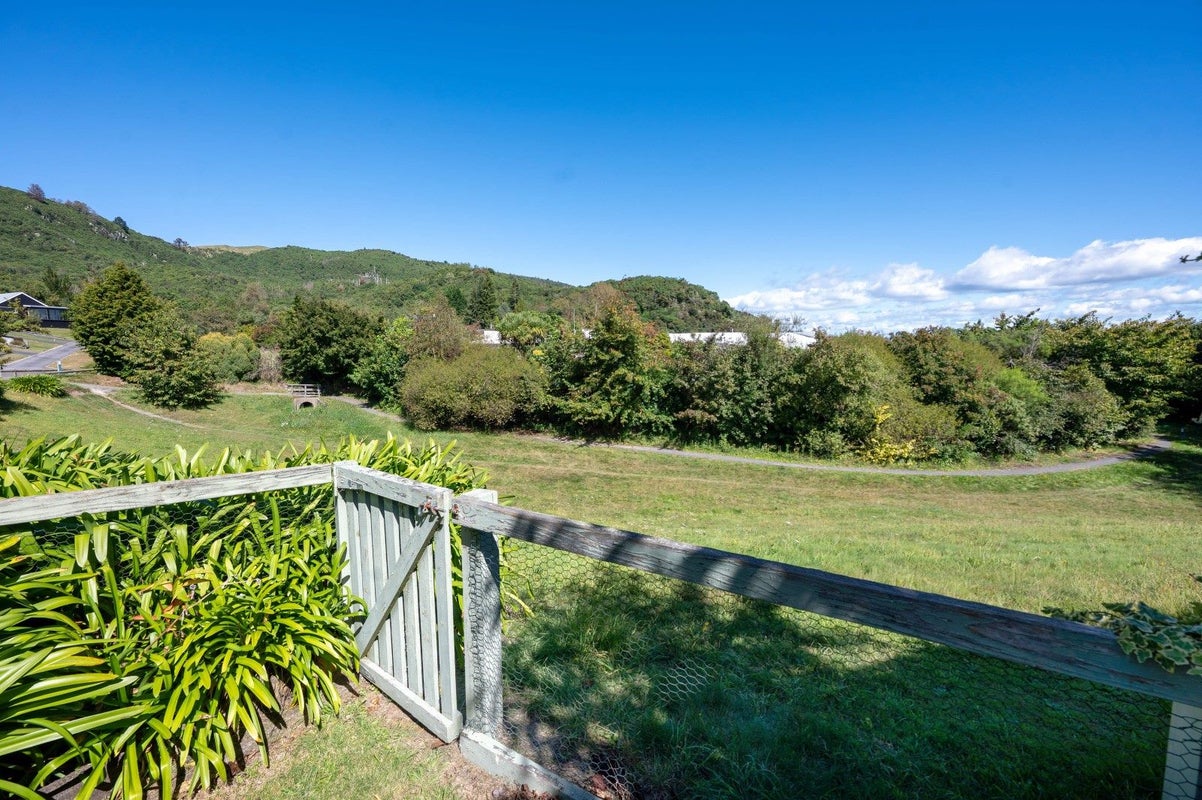 3 Boojum Dell, Kinloch, Taupo - Carousel 28