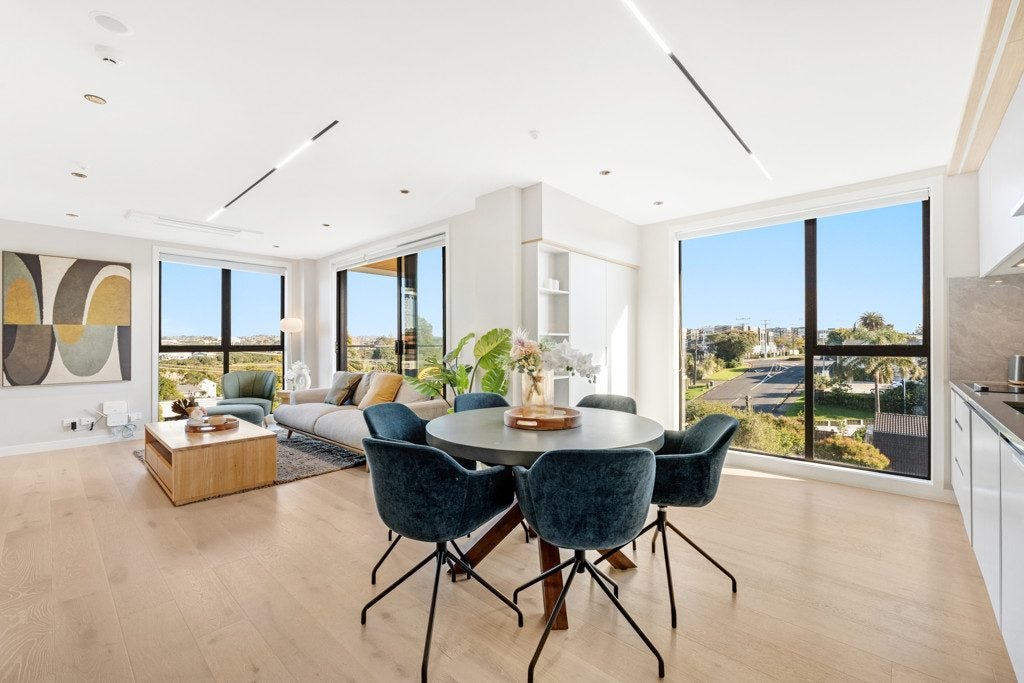 9/12 Burns Avenue, Takapuna, Auckland - Carousel 1