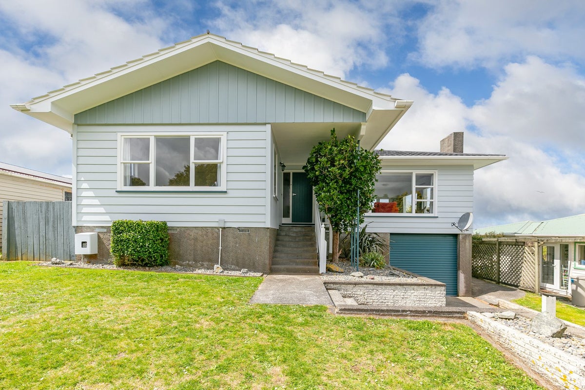 8 Glenamoy Crescent, Johnsonville, Wellington - Carousel 18