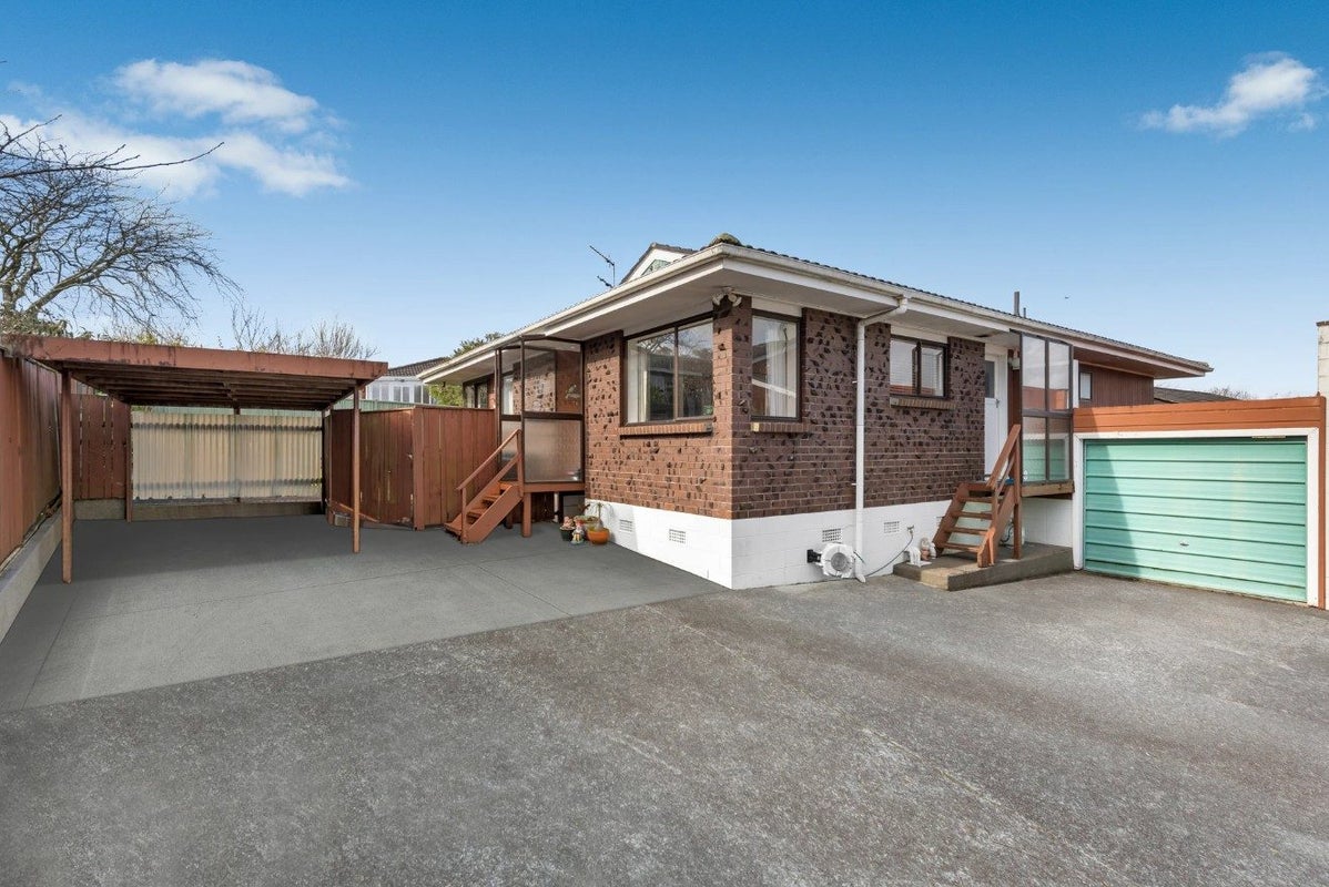 2/126 Botany Road, Botany Downs, Auckland - Carousel 1
