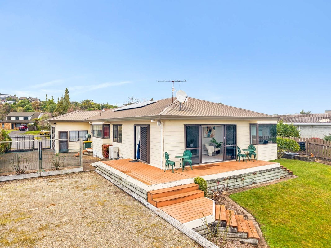 10 Gemini place, Kawaha Point, Rotorua, Bay Of Plenty - Carousel 1