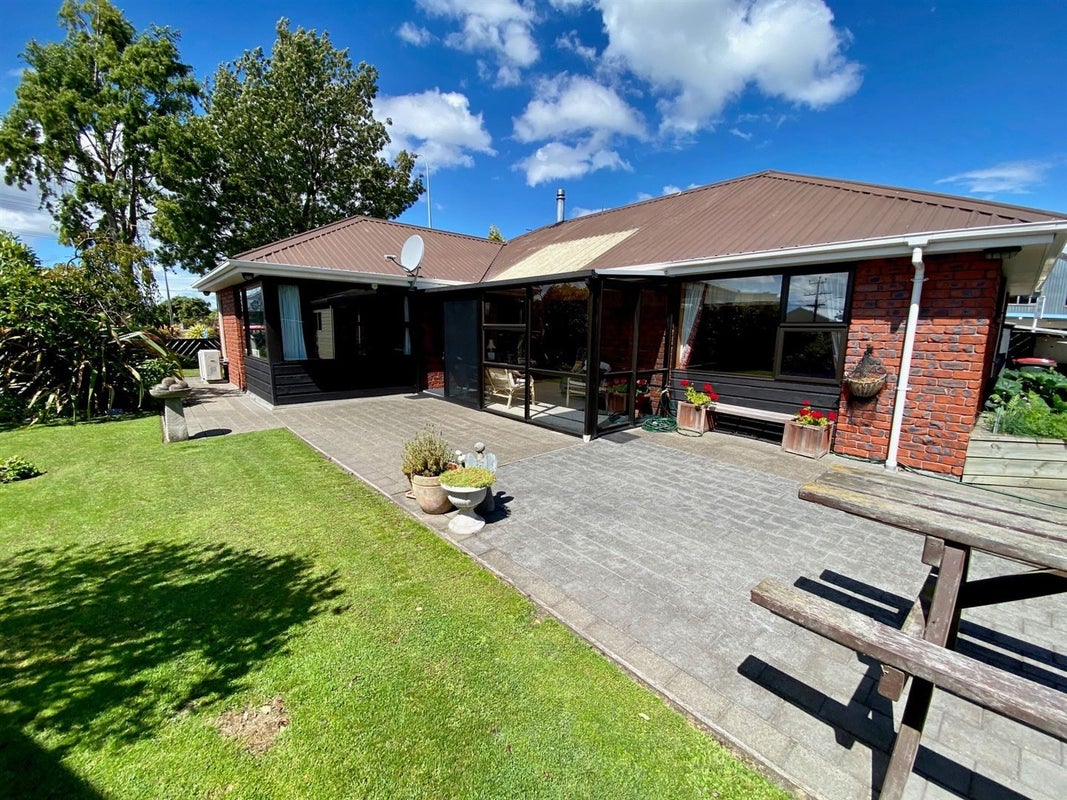 20 High Street, Balclutha - Carousel 1