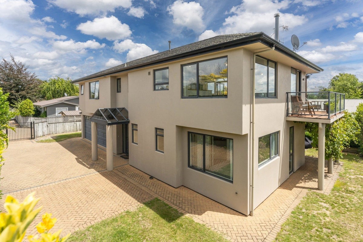54 Hawai Street, Two Mile Bay, Taupo - Carousel 1