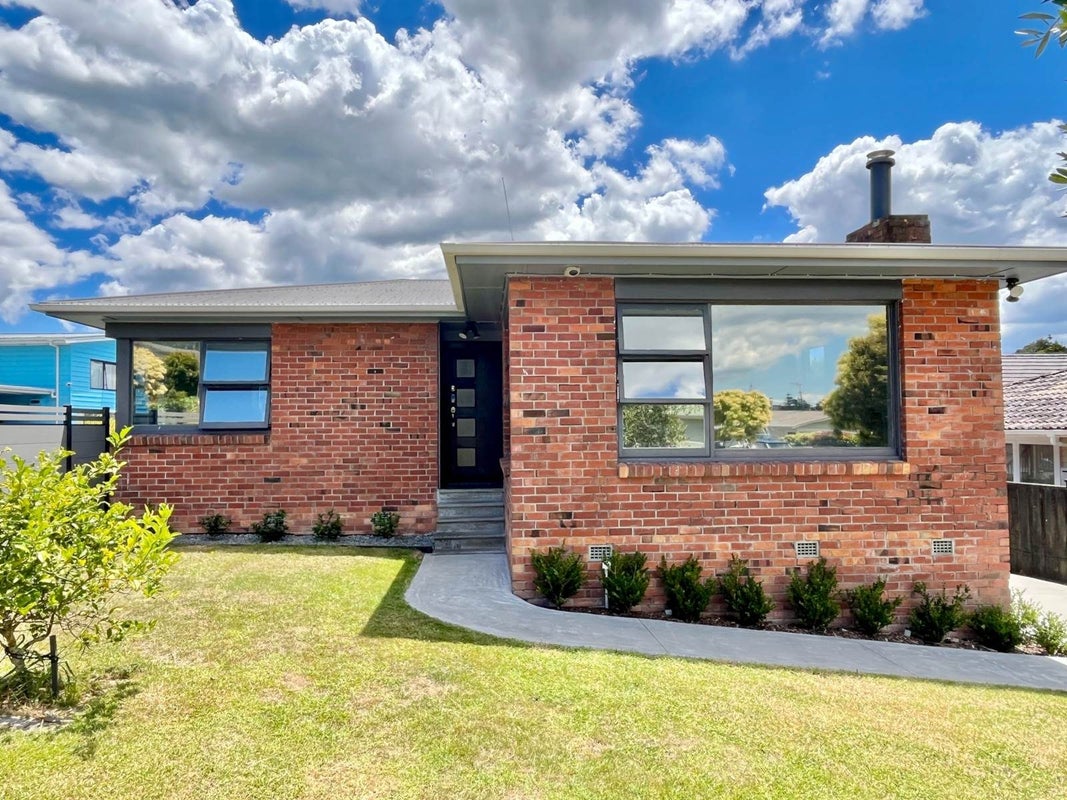 20 Kirby Street, Glendene, Auckland - Carousel 1