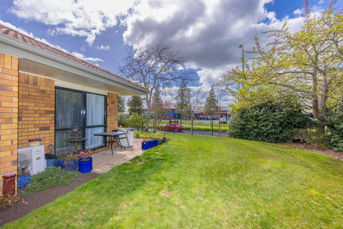 115 Oakridge Grove, Flagstaff, Hamilton - Carousel 16