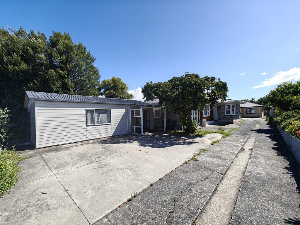17 Fenwick Crescent, Hillcrest, Hamilton - Carousel 1