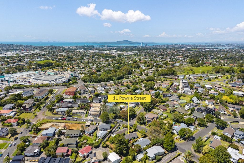 11 Powrie Street, Glenfield, Auckland - Carousel 24