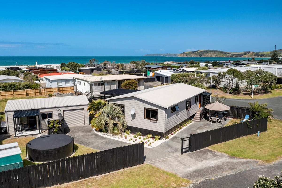 2 St Anne Place, Warkworth - Carousel 1