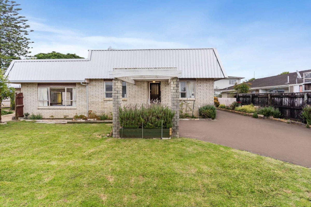 15 Paton Avenue, Papatoetoe, Auckland - Carousel 1
