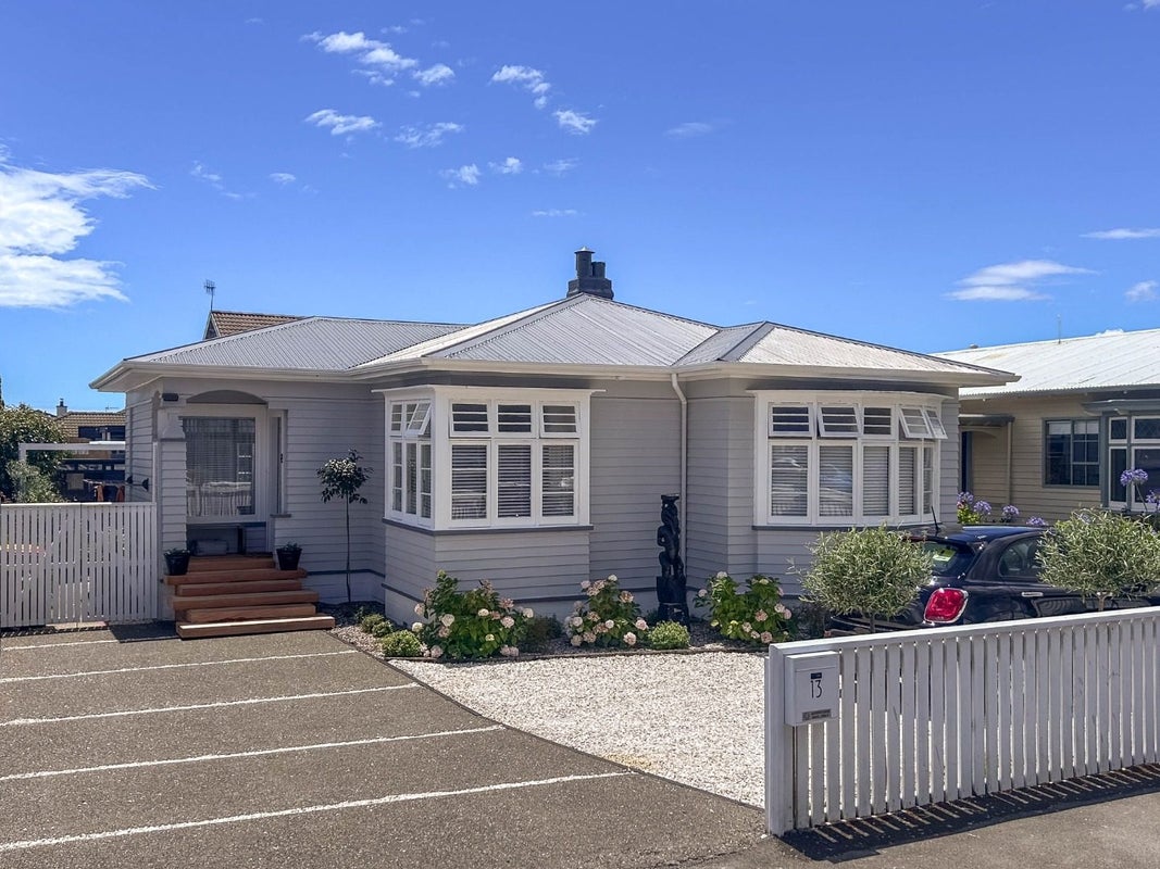 13 Grove Street, The Wood, Nelson - Carousel 1