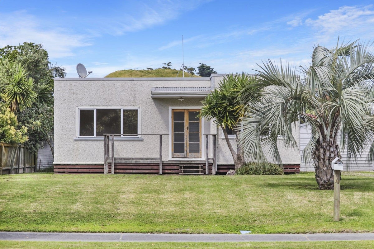 4 Edelsten Place, Tamarau, Gisborne - Carousel 1