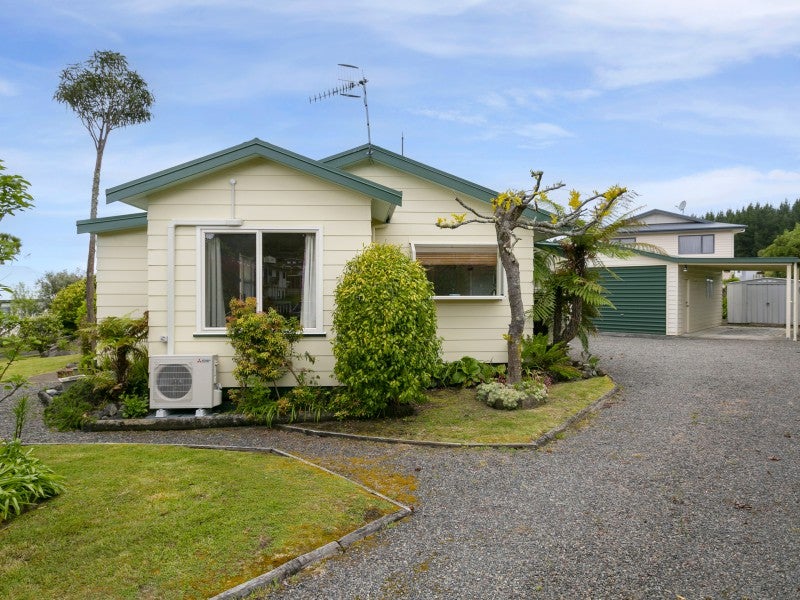 16 Rowena Crescent, Motuoapa, Turangi - Carousel 1