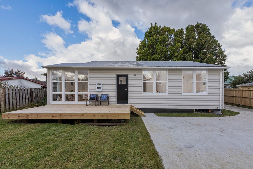 37A Cobham Crescent, Kelston, Auckland - Carousel 1