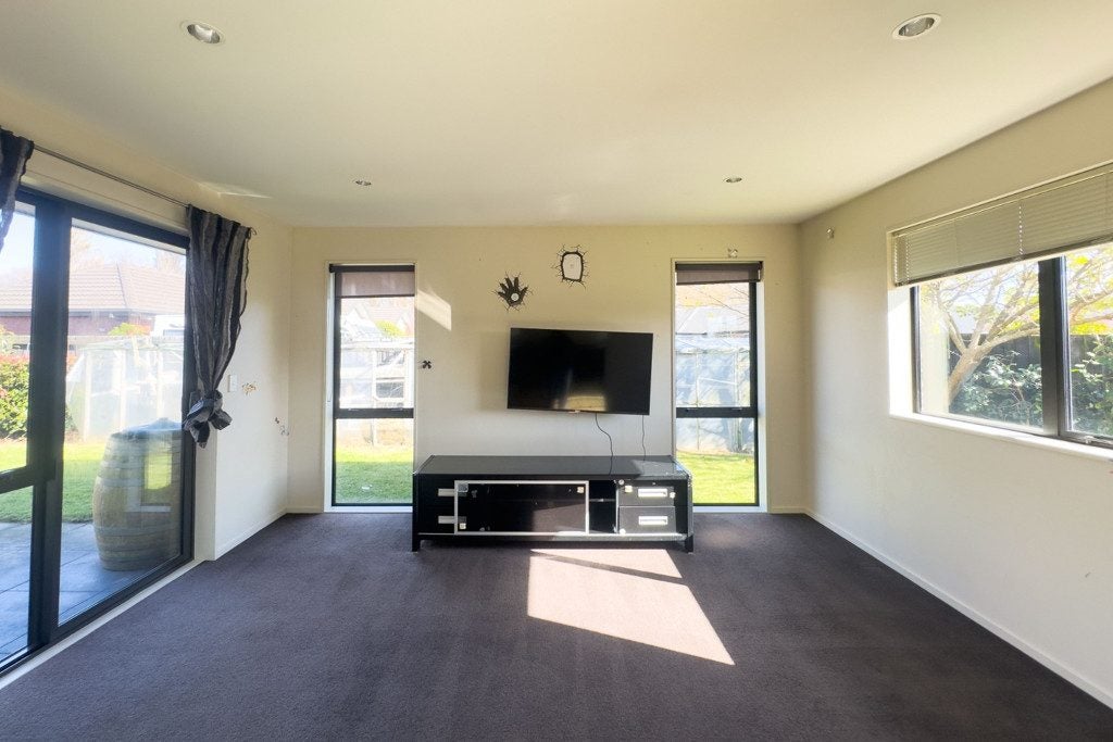 43 Somerville Crescent, Aidanfield, Christchurch - Carousel 2