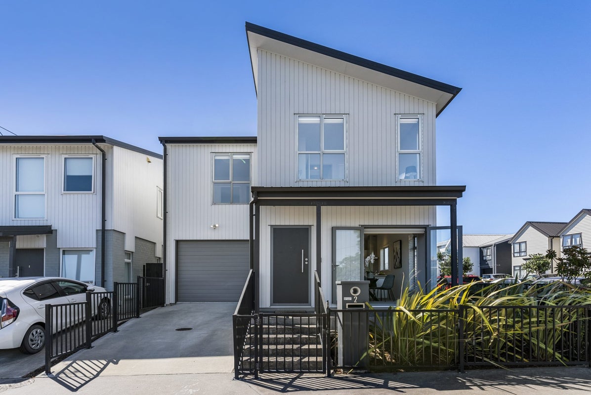 2 Doreen Williams Way, Glen Innes, Auckland - Carousel 1