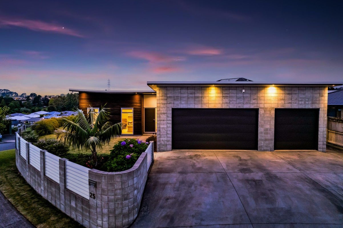 25 Aderman Place, Hurworth, New Plymouth - Carousel 1