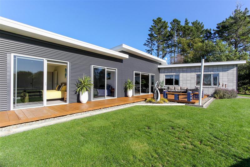 1311 Egmont Road, Egmont Village, Inglewood - Carousel 1