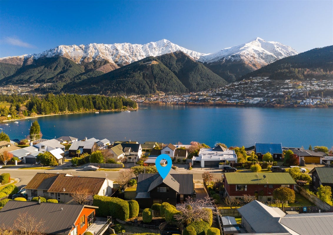 15 Oregon Drive, Kelvin Heights, Queenstown - Carousel 1
