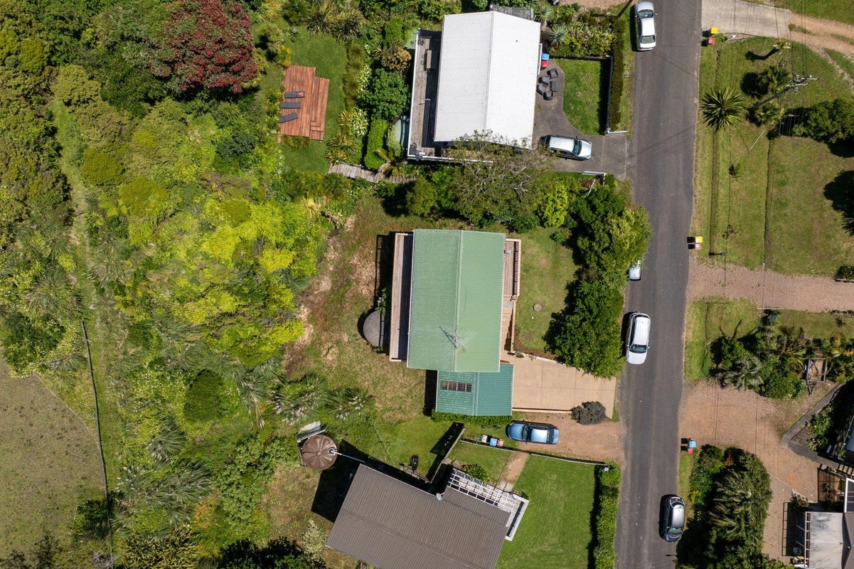 33 Tahatai Road, Oneroa, Waiheke Island - Carousel 19