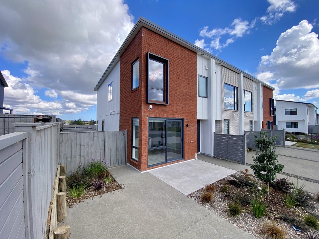 21 Ngakoro Road, Karaka, Papakura - Carousel 1