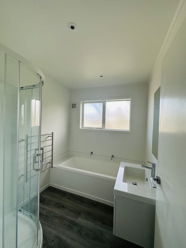 699 East Coast Road, Browns Bay, Auckland - Carousel 2